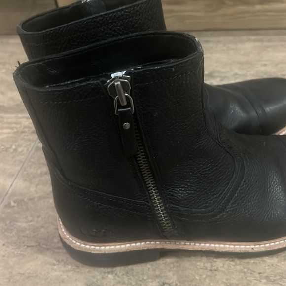 Uggs Mens Boots - Picture 7 of 11